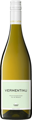 En lättare glasflaska med Les Vignerons d’Aghione Vermentinu, ett vitt vin från Korsika i Frankrike