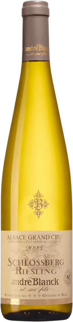 En glasflaska med Alsace Grand Cru Schlossberg Riesling 2023, ett vitt vin från Alsace i Frankrike