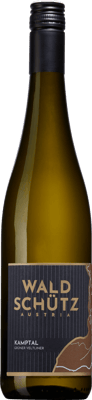 En glasflaska med Waldschütz Grüner Veltliner 2020, ett vitt vin från Niederösterreich i Österrike