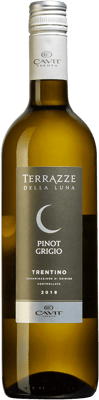 En lättare glasflaska med Terrazze Della Luna Pinot Grigio 2021, ett vitt vin från Trentino-Alto Adige i Italien
