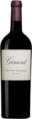 En glasflaska med Girard Old Vine Zinfandel 2018, ett rött vin från Kalifornien i USA