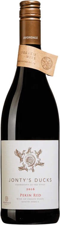 En glasflaska med Jonty&#8217;s Ducks Pekin Red 2017, ett rött vin från Western Cape i Sydafrika