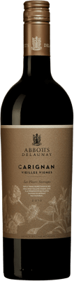 En lättare glasflaska med Abbotts & Delaunay Carignan Vieilles Vignes, ett rött vin från Languedoc-Roussillon i Frankrike