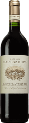 En lättare glasflaska med Hartenberg Cabernet Sauvignon 2018, ett rött vin från Western Cape i Sydafrika
