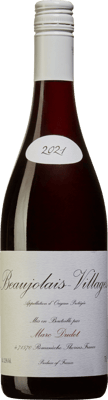 En lättare glasflaska med Beaujolais Villages M. Dudet 2018, ett rött vin från Bourgogne i Frankrike