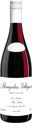 En lättare glasflaska med Beaujolais Villages M. Dudet 2018, ett rött vin från Bourgogne i Frankrike
