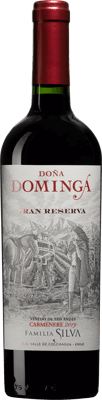 En lättare glasflaska med Doña Dominga Gran Reserva Carménère, ett rött vin från Valle Central i Chile