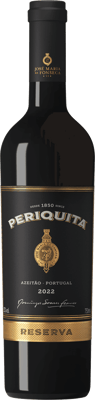 En lättare glasflaska med Periquita Reserva, ett rött vin från Península de Setúbal i Portugal