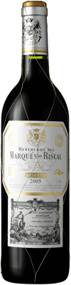 En glasflaska med Marques de Riscal Reserva, ett rött vin från Rioja i Spanien