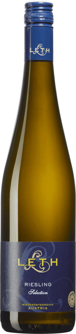 En lättare glasflaska med Leth Riesling Selecion 2023, ett vitt vin från Niederösterreich i Österrike