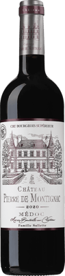 En glasflaska med Château Pierre de Montignac Médoc Cru Supérieur, ett rött vin från Bordeaux i Frankrike