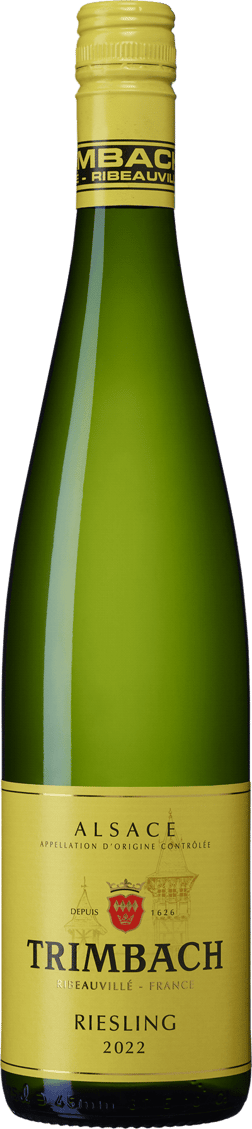 En glasflaska med Trimbach Riesling 2022, ett vitt vin från Alsace i Frankrike