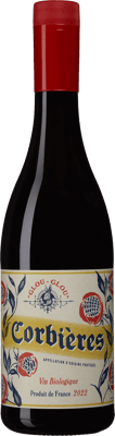 En pet-flaska med Glou-Glou Corbières, ett rött vin från Languedoc-Roussillon i Frankrike