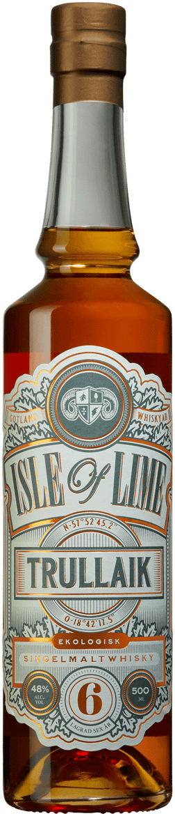 En glasflaska med Gotland Whisky Isle of Lime Trullaik, en whisky från Gotlands län i Sverige
