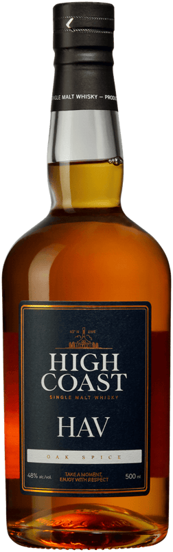 En glasflaska med High Coast Hav, en whisky från Västernorrlands län i Sverige
