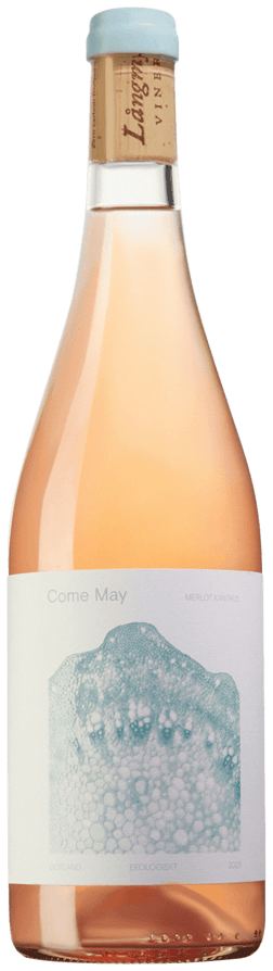 En lättare glasflaska med Långmyre Vineri Come May, en rosévin från Gotlands län i Sverige