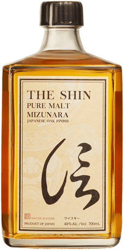 En glasflaska med Shin Pure Malt Mizunara Oak Finish, en whisky från Japan
