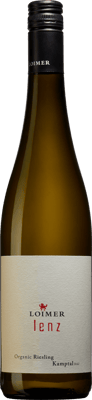 En lättare glasflaska med Loimer Lenz Riesling, ett vitt vin från Niederösterreich i Österrike