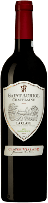 En glasflaska med Saint Auriol Chatelaine La Clape, ett rött vin från Languedoc-Roussillon i Frankrike