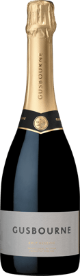En glasflaska med Gusbourne Brut Reserve 2018, en mousserande från Storbritannien