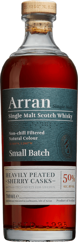 En glasflaska med Arran Heavily Peated – Sherry Casks, en whisky från Skottland i Storbritannien