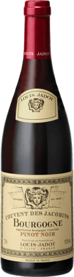 En glasflaska med Couvent des Jacobins Bourgogne Rouge, ett rött vin från Bourgogne i Frankrike