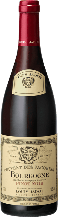 En glasflaska med Couvent des Jacobins Bourgogne Rouge, ett rött vin från Bourgogne i Frankrike