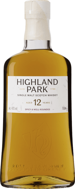 En glasflaska med Highland Park 12 Years, en whisky från Skottland i Storbritannien