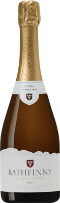 En glasflaska med Rathfinny Classic Cuvée Brut, en mousserande från England i Storbritannien