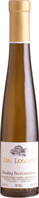 En glasflaska med Dr Loosen Riesling Beerenauslese, ett vitt vin från Mosel i Tyskland