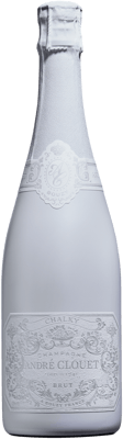 En glasflaska med André Clouet Chalky Brut, ett champagne från Champagne i Frankrike
