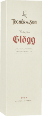 En glasflaska med Tegnér & Son Extra fina Starkvinsglögg, en glögg och Glühwein från Sverige
