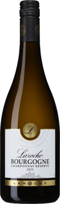 En glasflaska med Laroche Bourgogne Reserve 2020, ett vitt vin från Bourgogne i Frankrike