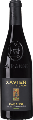 En glasflaska med Arcane La Tempérance Cairanne Organic Xavier Vignon, ett rött vin från Rhonedalen i Frankrike