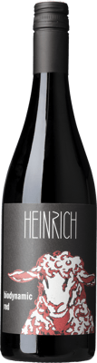 En lättare glasflaska med Heinrich Biodynamic Red 2019, ett rött vin från Burgenland i Österrike