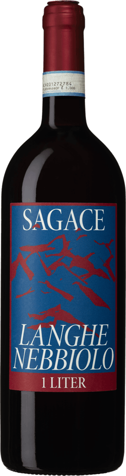 En glasflaska med Sagace Langhe Nebbiolo 2022, ett rött vin från Piemonte i Italien