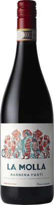 En glasflaska med La Molla Barbera d’Asti, ett rött vin från Piemonte i Italien