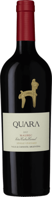 En glasflaska med Quara Single Vineyard Malbec, ett rött vin från North i Argentina