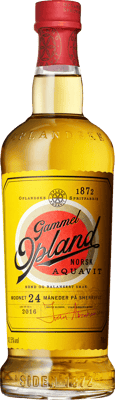 En lättare glasflaska med Gammel Opland Aquavit, en akvavit från Norge