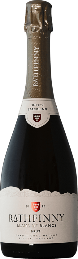 En glasflaska med Rathfinny Estate Blanc de Blancs Brut 2019, en mousserande från England i Storbritannien
