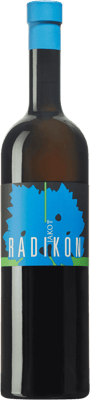 En glasflaska med Radikon Jakot 2017, ett vitt vin från Friuli-Venezia-Giulia i Italien