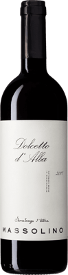 En glasflaska med Massolino Dolcetto d’Alba, ett rött vin från Piemonte i Italien