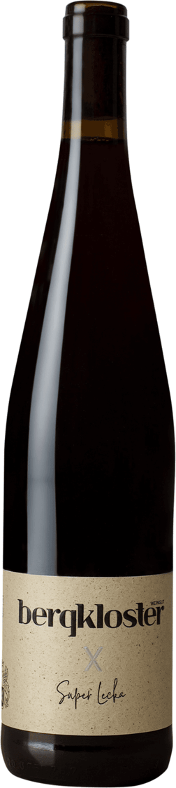En glasflaska med Bergkloster Super Lecka 2022, ett rött vin från Rheinhessen i Tyskland