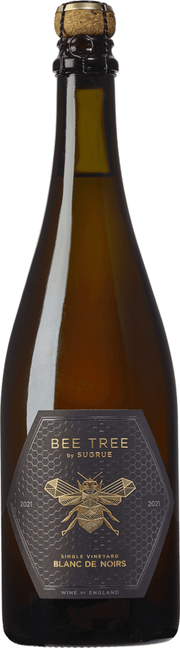 En glasflaska med Bee Tree by Sugrue Blanc de Noir Sparkling 2021, ett mousserande vin från England i Storbritannien