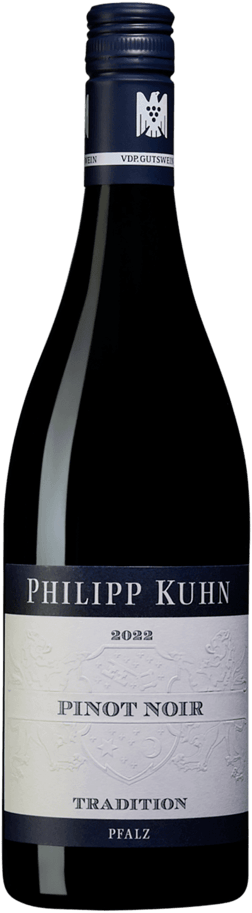 En glasflaska med Philipp Kuhn Pinot Noir Tradition 2022, ett rött vin från Pfalz i Tyskland