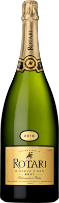 En glasflaska med Rotari Brut Riserva Magnum 2017, en mousserande från Trentino-Alto Adige i Italien