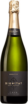 En glasflaska med Dignitat Cava Brut Nature, en mousserande från Cava i Spanien