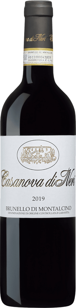 En glasflaska med Brunello di Montalcino Casnova di Neri 2017, ett rött vin från Toscana i Italien