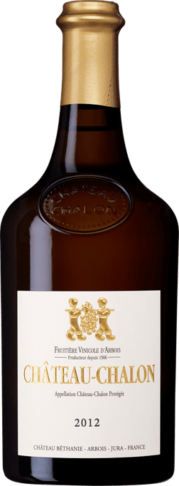 En glasflaska med Château Chalon 2012, ett vitt vin från Jura i Frankrike