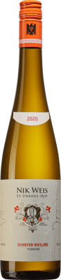 En glasflaska med Nik Weis Schiefer Riesling Feinherb 2021, ett vitt vin från Mosel i Tyskland